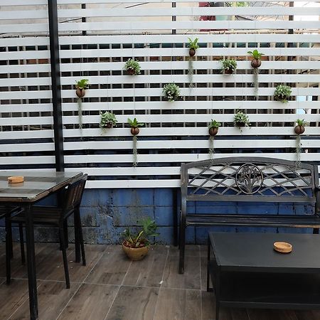 F Plus F Hostel Чиангмай Екстериор снимка