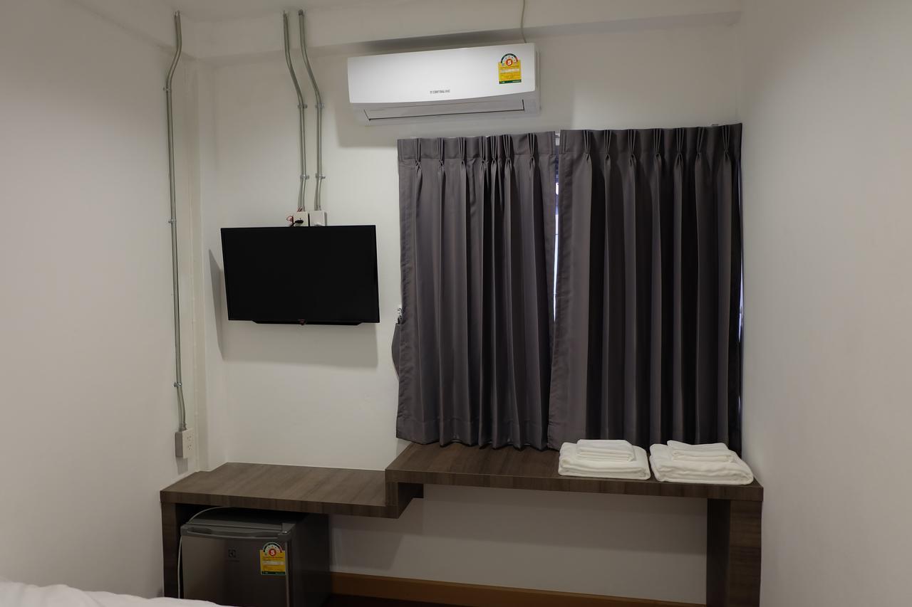 F Plus F Hostel Чиангмай Екстериор снимка