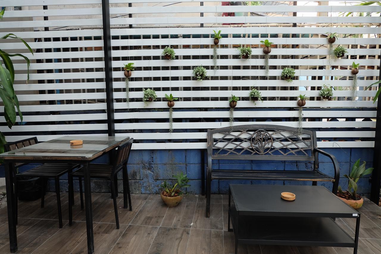 F Plus F Hostel Чиангмай Екстериор снимка